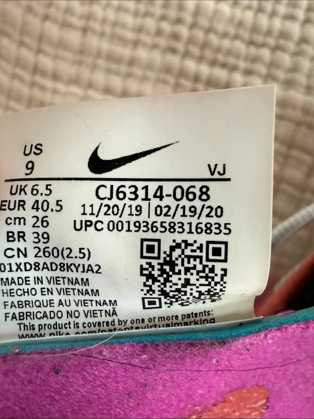 Nike Women’s Metcon White and Coral Athletic Running Shoes - Picture 5 of 6